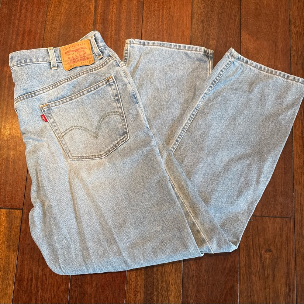 Levi’s Men’s 505 Regular Fit Straight Leg Light Wash Jeans Size 42x32